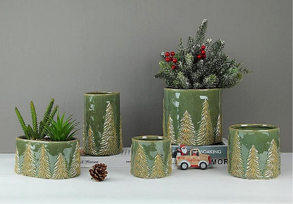 News headline: Want to make Christmas decorations have a gentle atmosphere?Will this ceramic embossed pine vase be your new favorite?